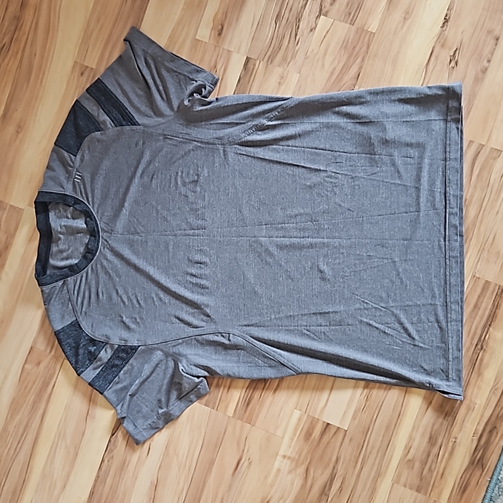 Lululemon Men's Grey Short Sleeve Shirt - L